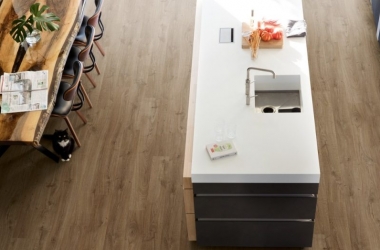 Sàn gỗ Quickstep mới lắp có mùi không?